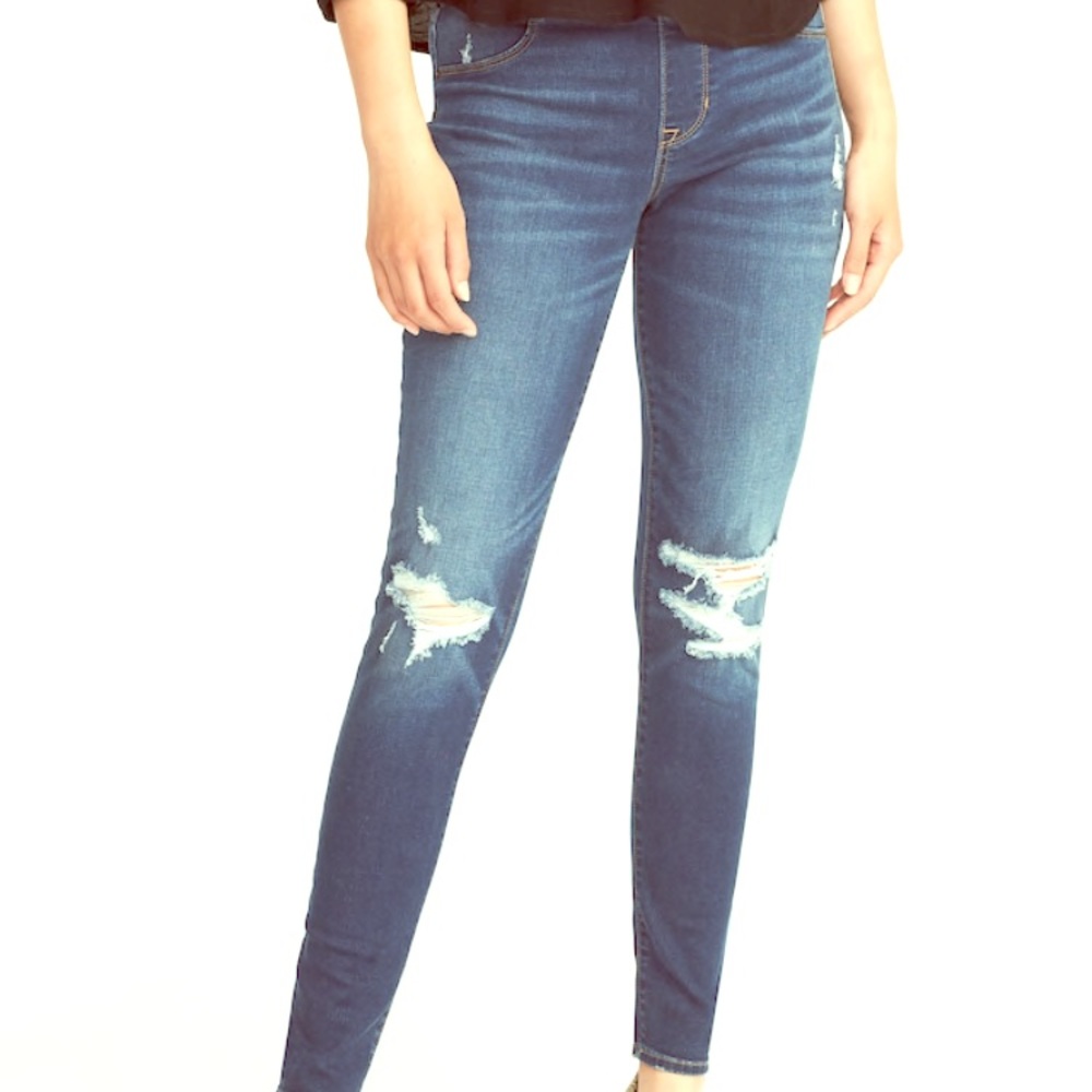 Woman's Old Navy destructed Rockstar Jeggings 12